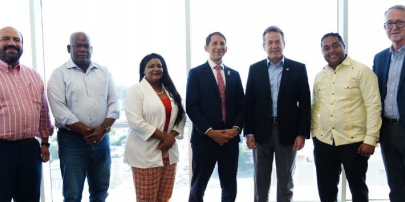 Ministro Bisonó y alcalde de Pensilvania acuerdan trabajar juntos para favorecer emprendedores dominicanos