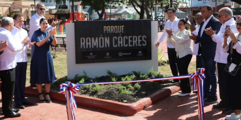Primera dama, MICM y Banco Popular entregan parque remozado a residentes del municipio de Moca