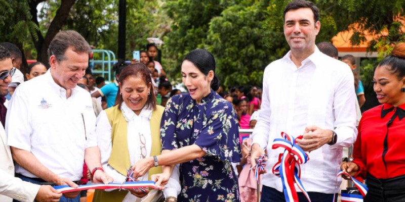 Primera dama, MICM y CEMEX Dominicana entregan parque en Salinas, Barahona