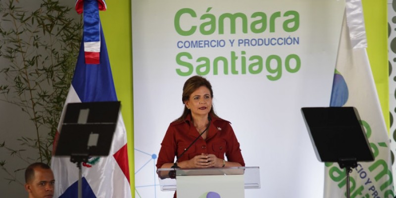 Vicepresidenta Raquel Peña y ministro Bisonó en almuerzo empresarial resaltan aportes de Santiago y la región Norte 