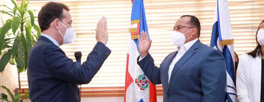 Ministro Bisonó juramenta a Lorenzo Ramírez como nuevo director del INDOCAL