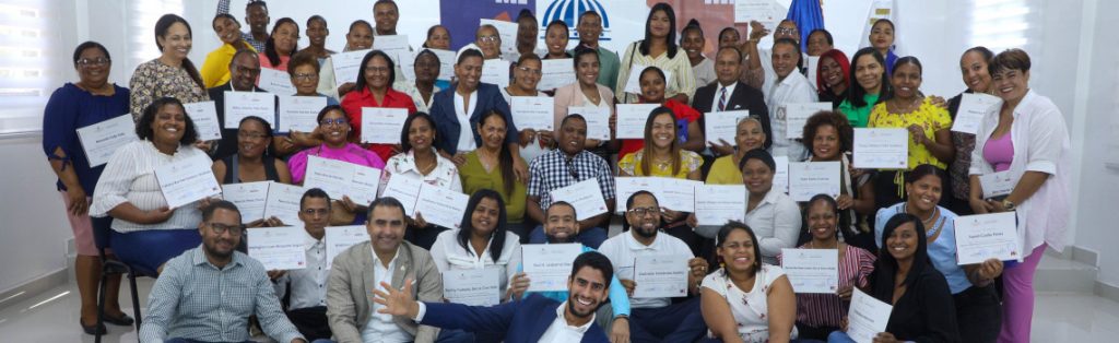 MICM entrega certificados a jóvenes emprendedores de Pedernales