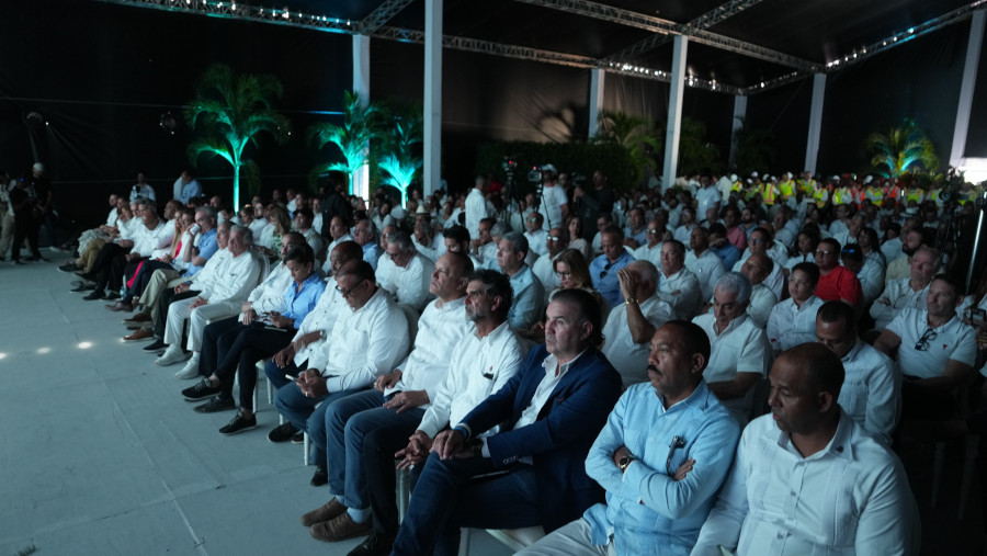 Presidente Luis Abinader encabeza inauguración del edificio corporativo con estación de control energía 2000 y el gasoducto del puerto de Manzanillo