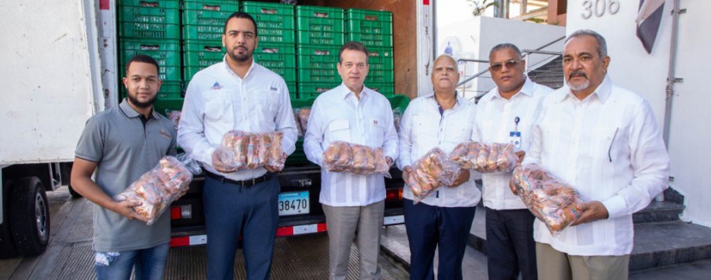 UMPIH y COOPROHARINA donan 450 mil panes al MICM para ser entregados a las familias afectadas por las inundaciones