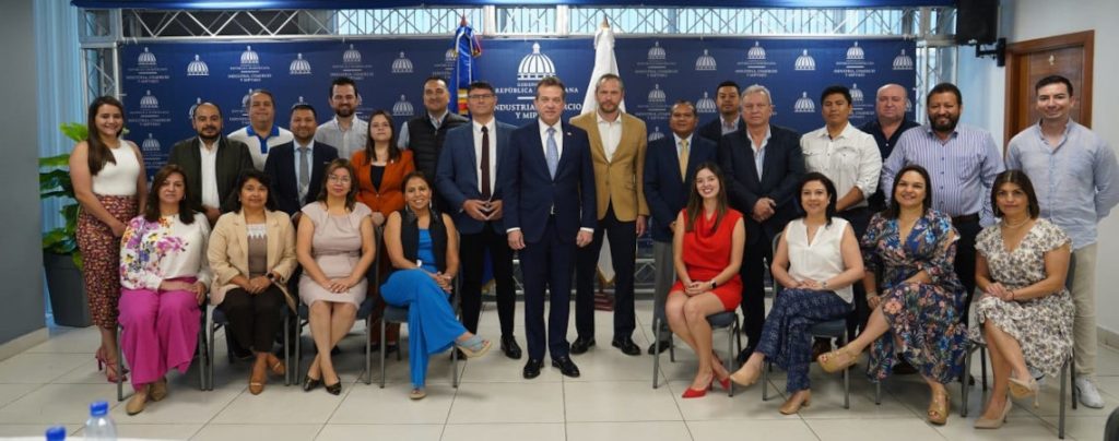 Bisonó recibe visita de empresarios guatemaltecos interesados en invertir en el sector Zonas Francas