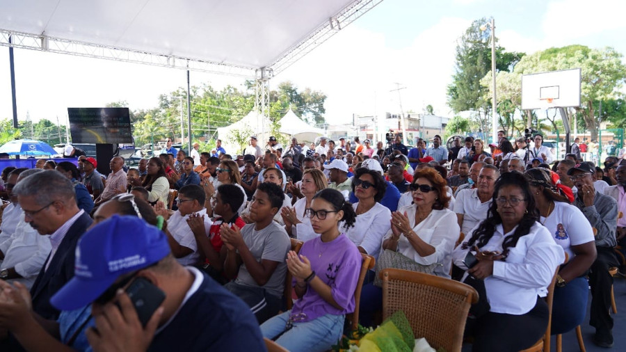 Primera dama, MICM y Banco Popular inauguran Parque Los Girasoles en el DN