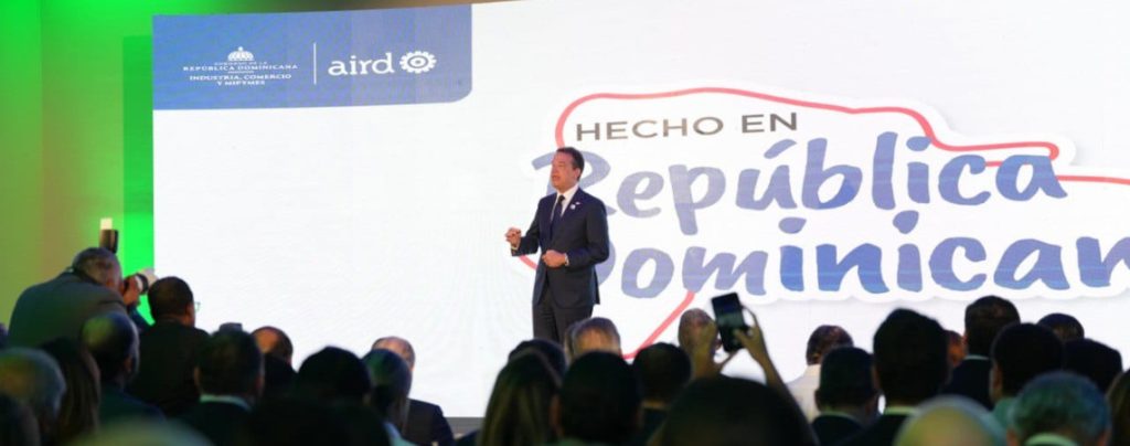 Ministro Bisonó celebra rotundo éxito del sello “Hecho en RD”: 815 productos autorizados durante primer año