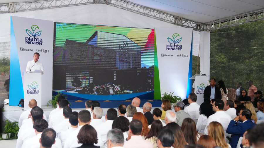 Vicepresidenta Peña y ministro Bisonó inician construcción planta recicladora Renacer, en SPM