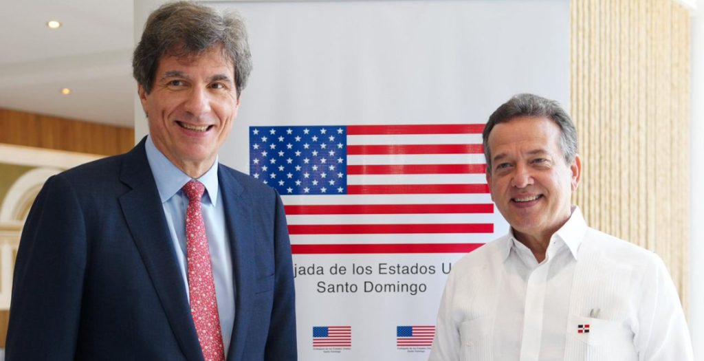 Ito Bisonó destaca en encuentro con Subsecretario de Estado avances de la industria médico-farmacéutica en RD