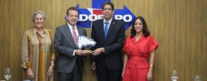 ADOEXPO reconoce al ministro Víctor Bisonó por su arduo apoyo al sector de exportación